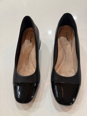 Clarks Women's Black Cap-Toe Comfort Shoes Size 7 Low Heel